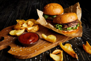 Fast food em casa? 5 receitas caseiras de lanches famosos
